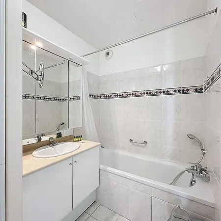 Pon2 - 2 Pieces Avec Piscine Et Terrasse